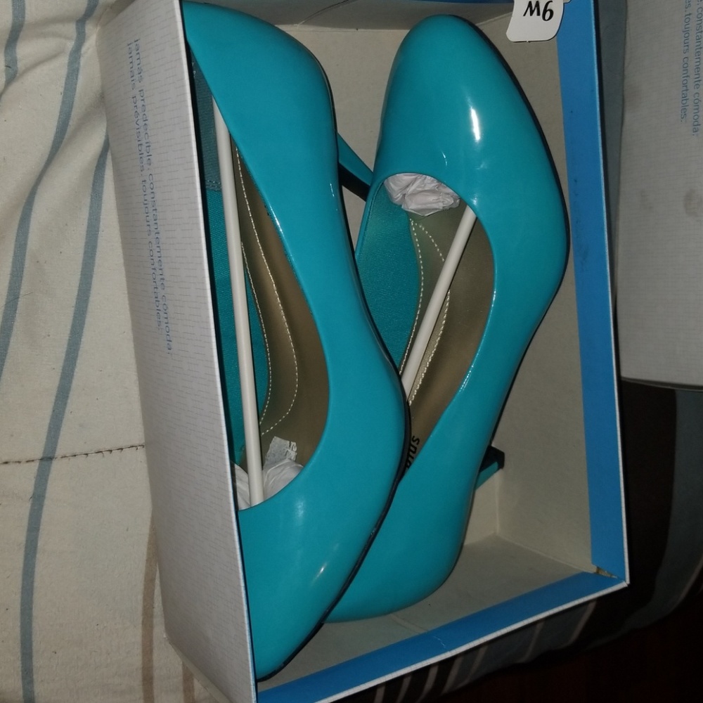 Comfort plus 3" turquoise  heels